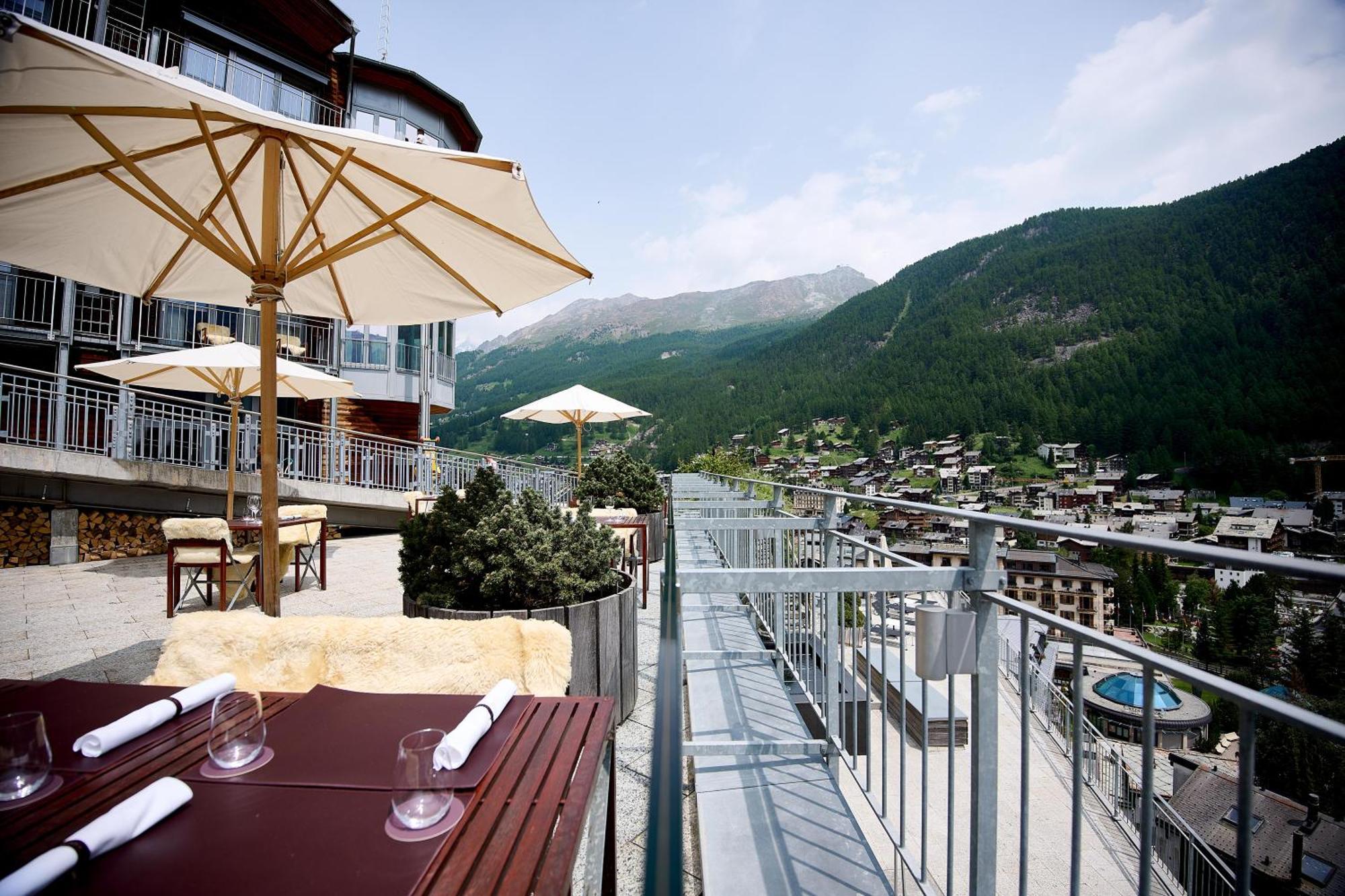 The Omnia Hotel Zermatt Bagian luar foto